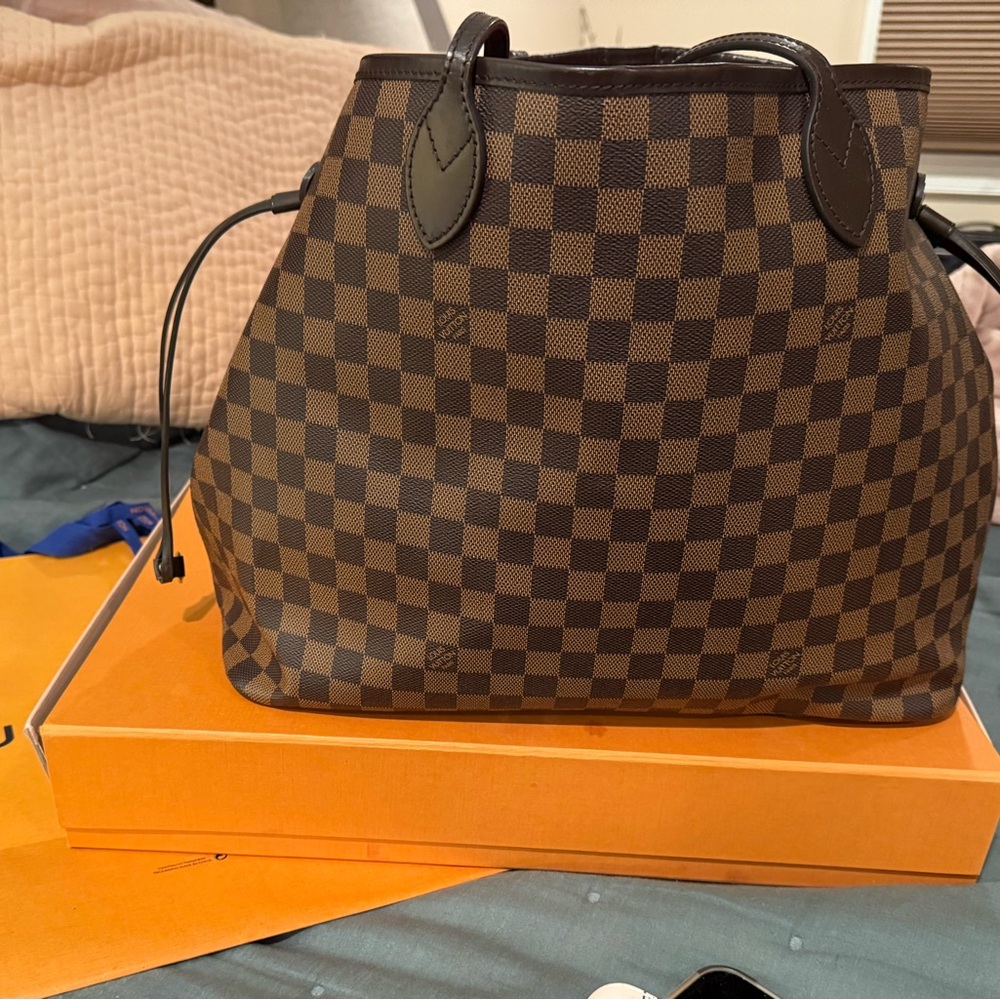 Louis Vuitton Damier Ebene Tote - Picture 3 of 13